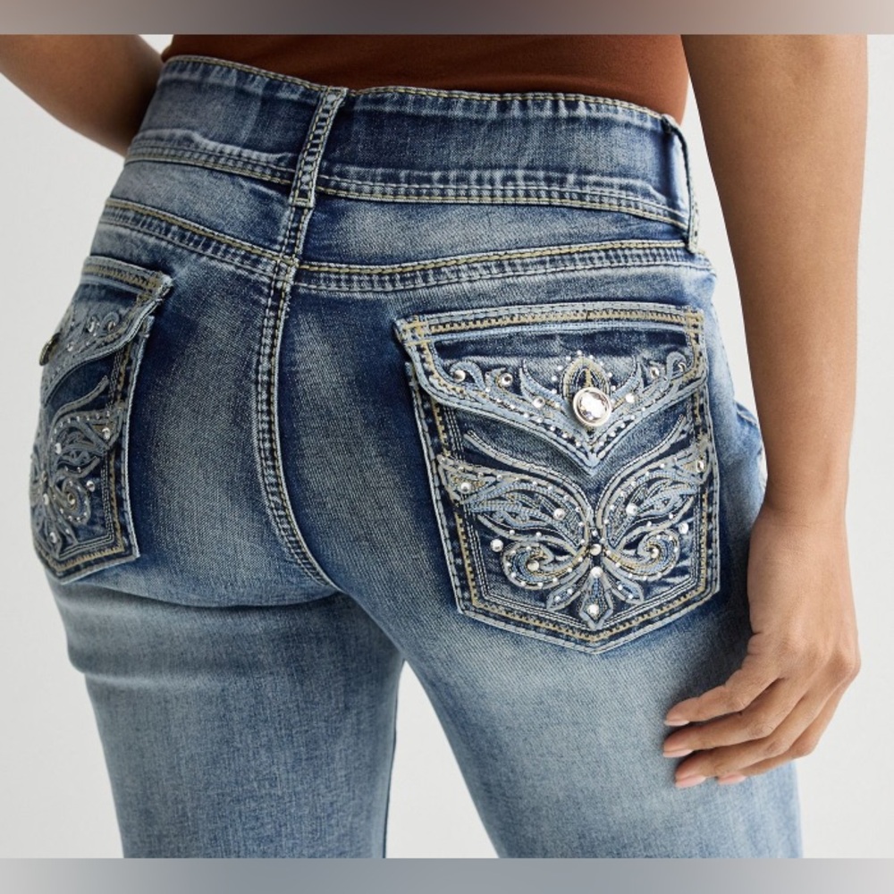 x815 Apt. 9 Tummy Control Bootcut Jeans Potassium Lt. Wash Blue Embellished Pkts